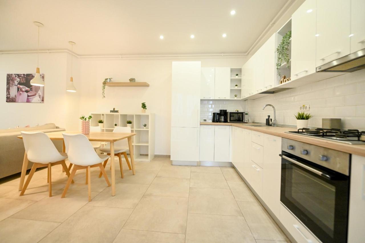 Splendid 2Br Apartment With Breathtaking Views Of Casa Poporului Bucharest Exterior photo